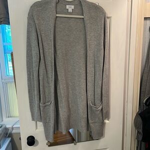 Old Navy Grey Cardigan. Great shape 🩶